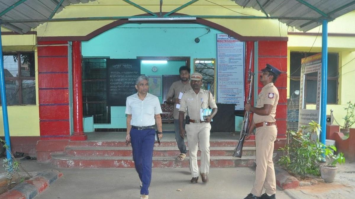 Police Observer&rsquo;s surprise visit to police station