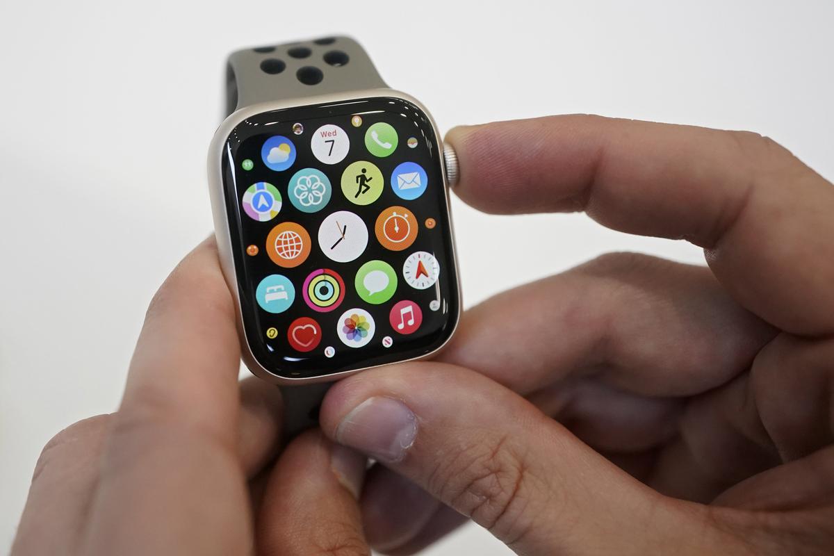 A new Apple Watch SE is on display at an Apple event on the campus of Apple’s headquarters in Cupertino, California, U.S. on September 7, 2022.