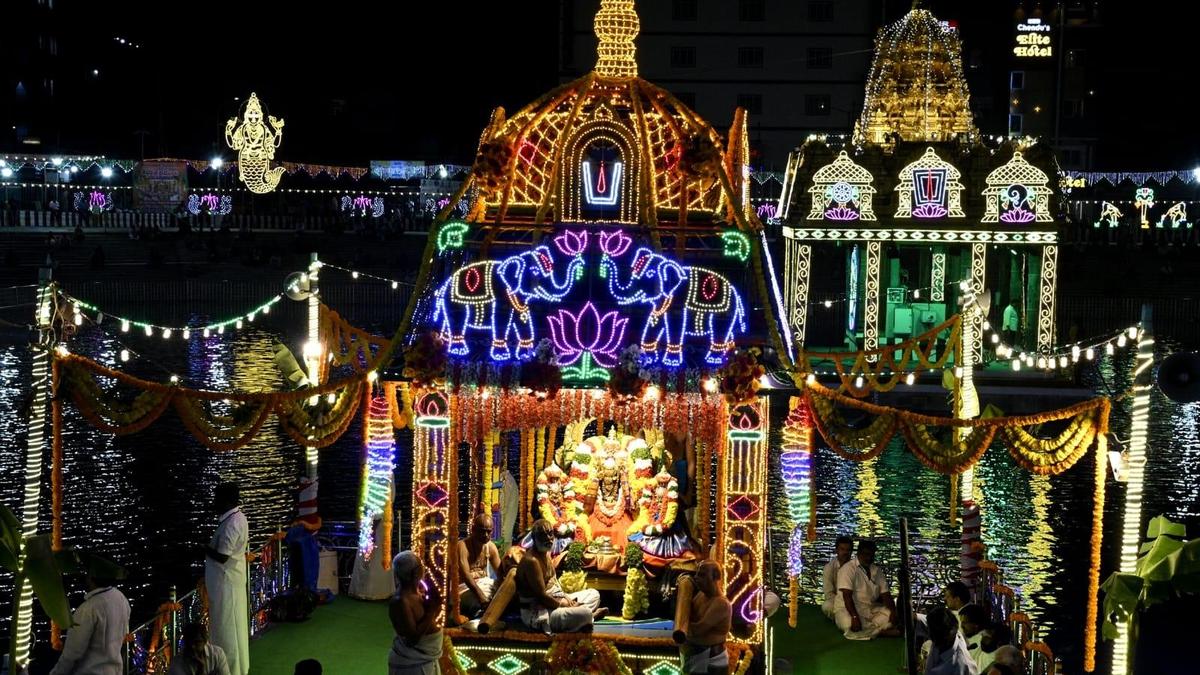 Govindarajaswamy appears as Kalyana Venkateswara Swamy