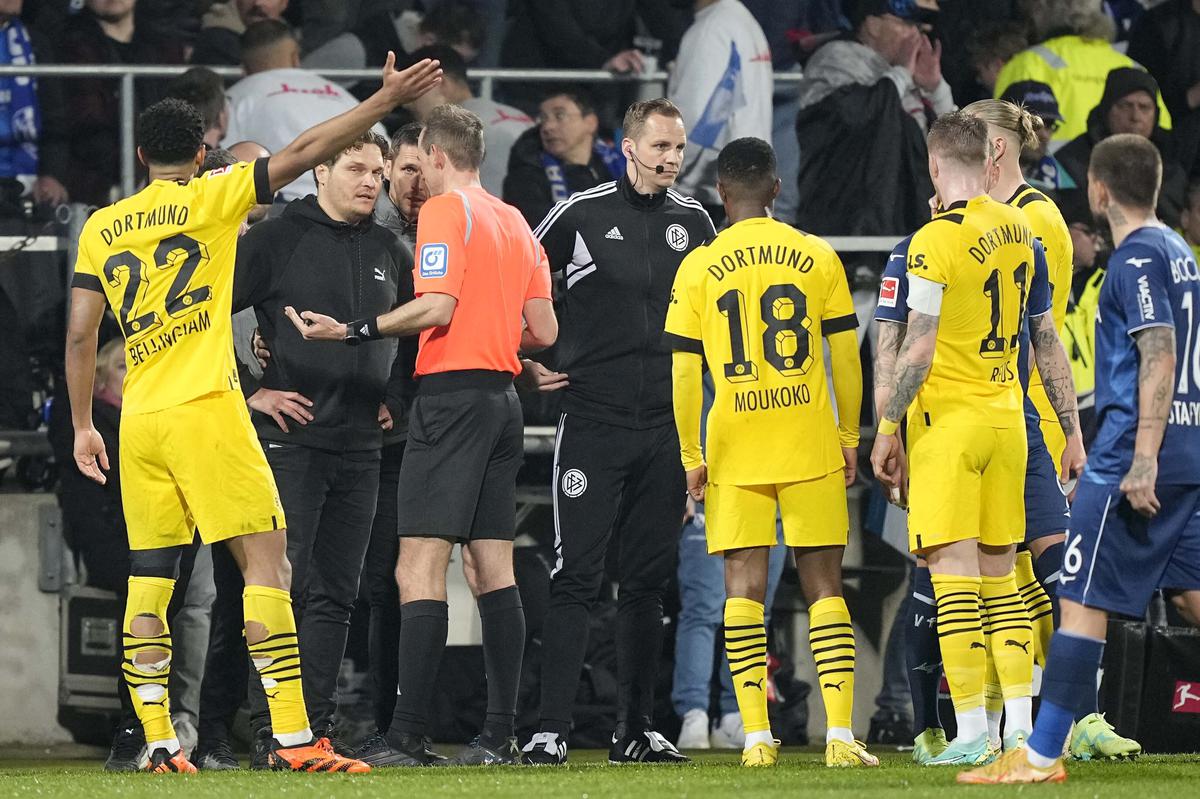 Dortmund’s head coach Edin Terzic talks to referee Sascha Stegemann after the German Bundesliga football match between VfL Bochum and Borussia Dortmund in Bochum, Germany on April 28, 2023.