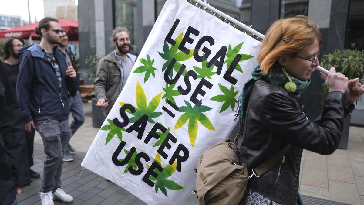 Germany gives controversial green light to cannabis