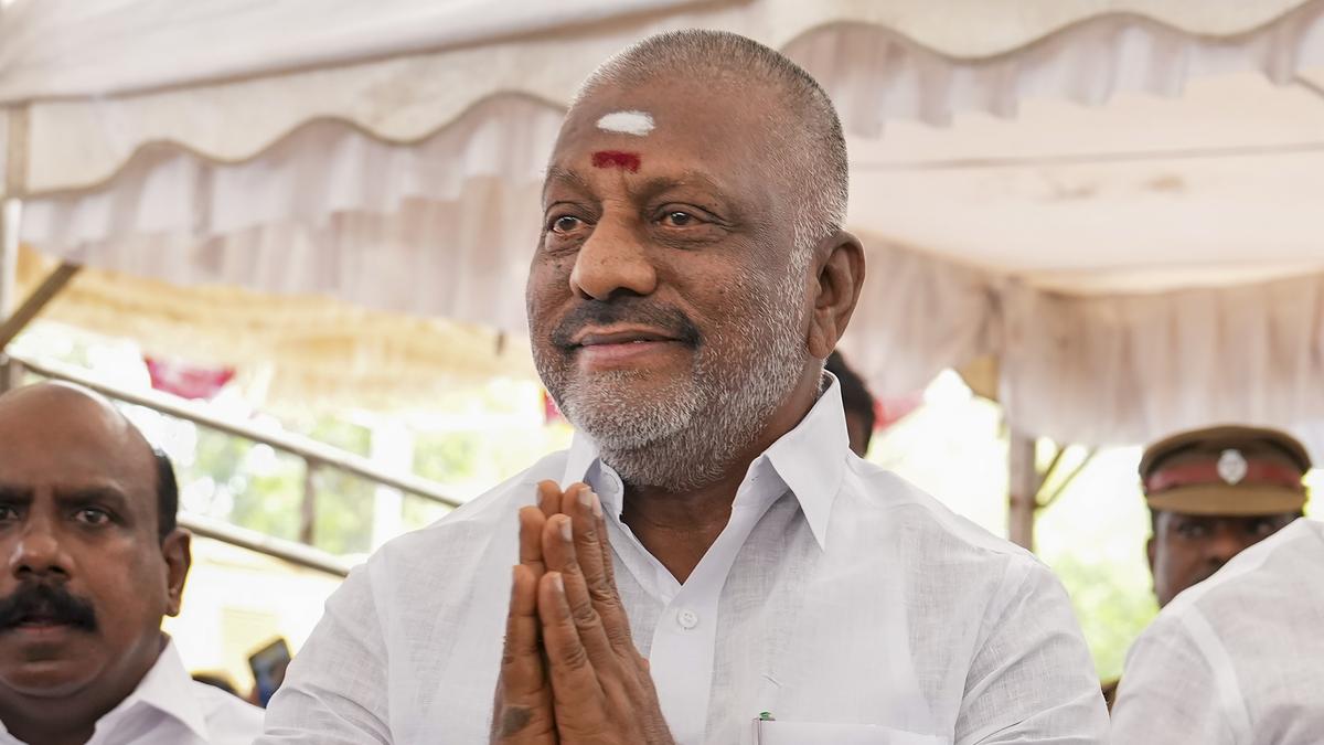 Panneerselvam condena la denuncia contra el ex ministro R. Vaithilingam