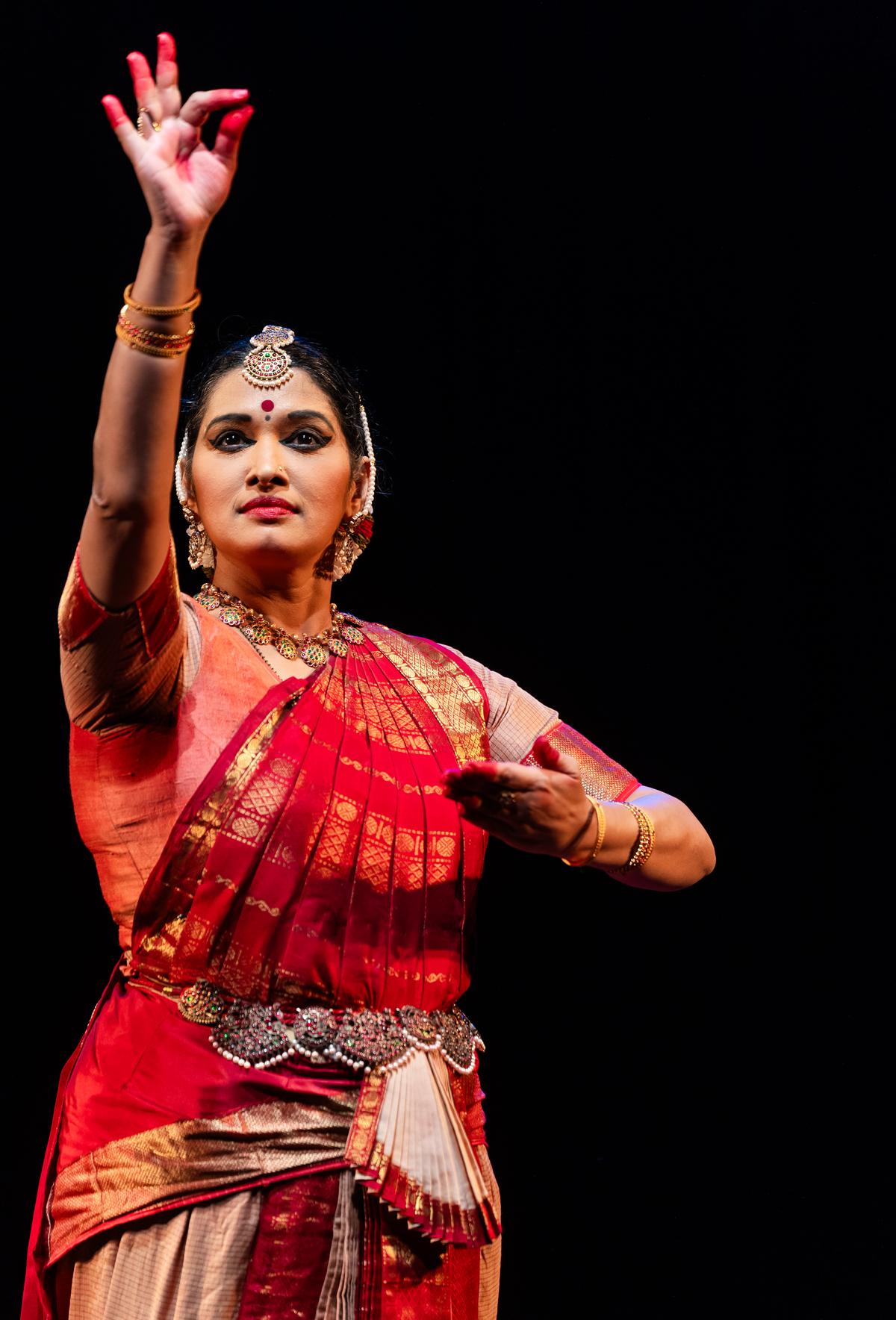 Radhika Shetty의 Manushi의 장면 Radhika Shetty의 Manushi의 장면