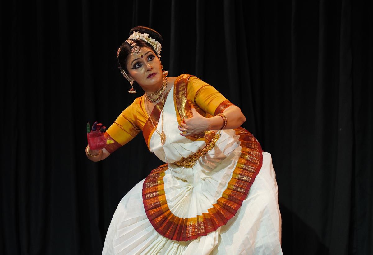 Mohiniyattam dancer Gayathri Madhusudan's 'Hiranmayam' is a ...
