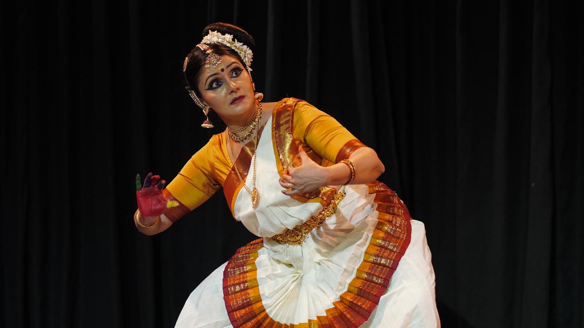 Mohiniyattam dancer Gayathri Madhusudan's 'Hiranmayam' is a ...