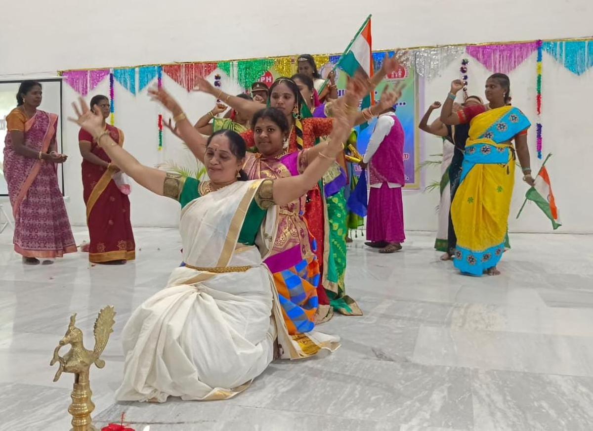 Competitions held for health staff at Perundurai