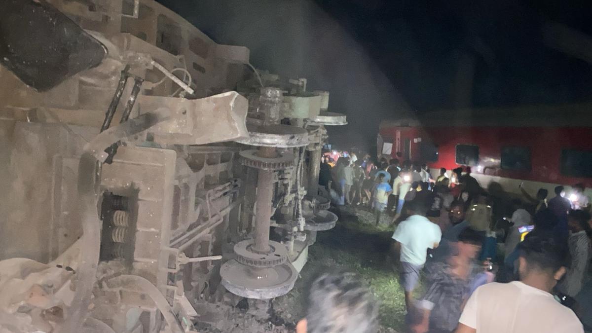 Tamil Nadu train accident LIVE: Darbhanga Express rams into goods train at Kavarapettai near Chennai