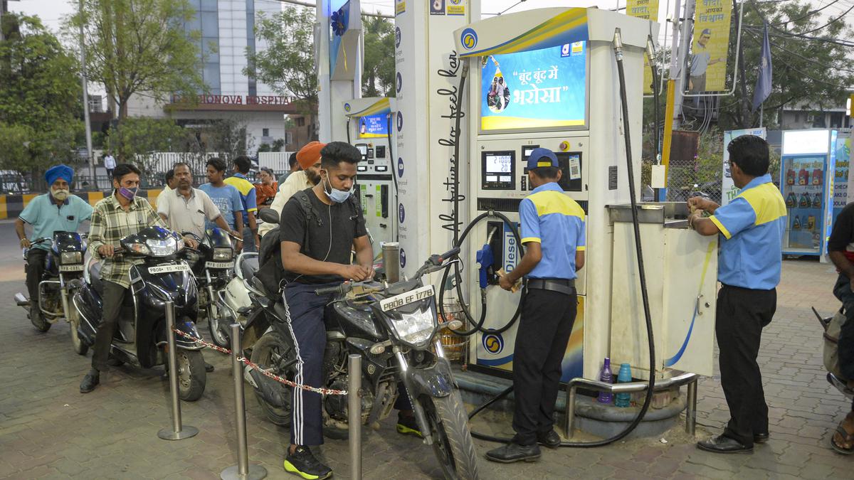 Selling diesel at ₹20-25/litre loss, petrol at ₹14-18/litre loss: private retailers to govt