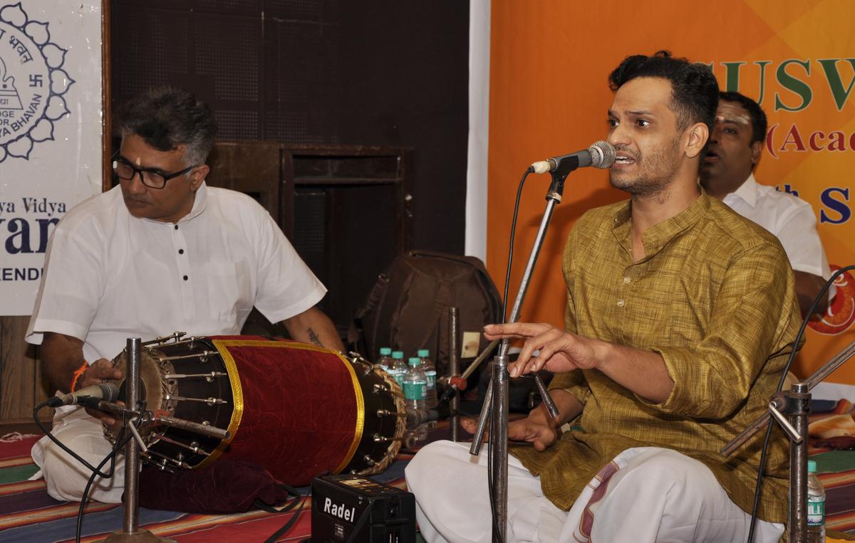 T.V.S. Mahadevan accompanied by  Trivandrum Balaji (mridangam).