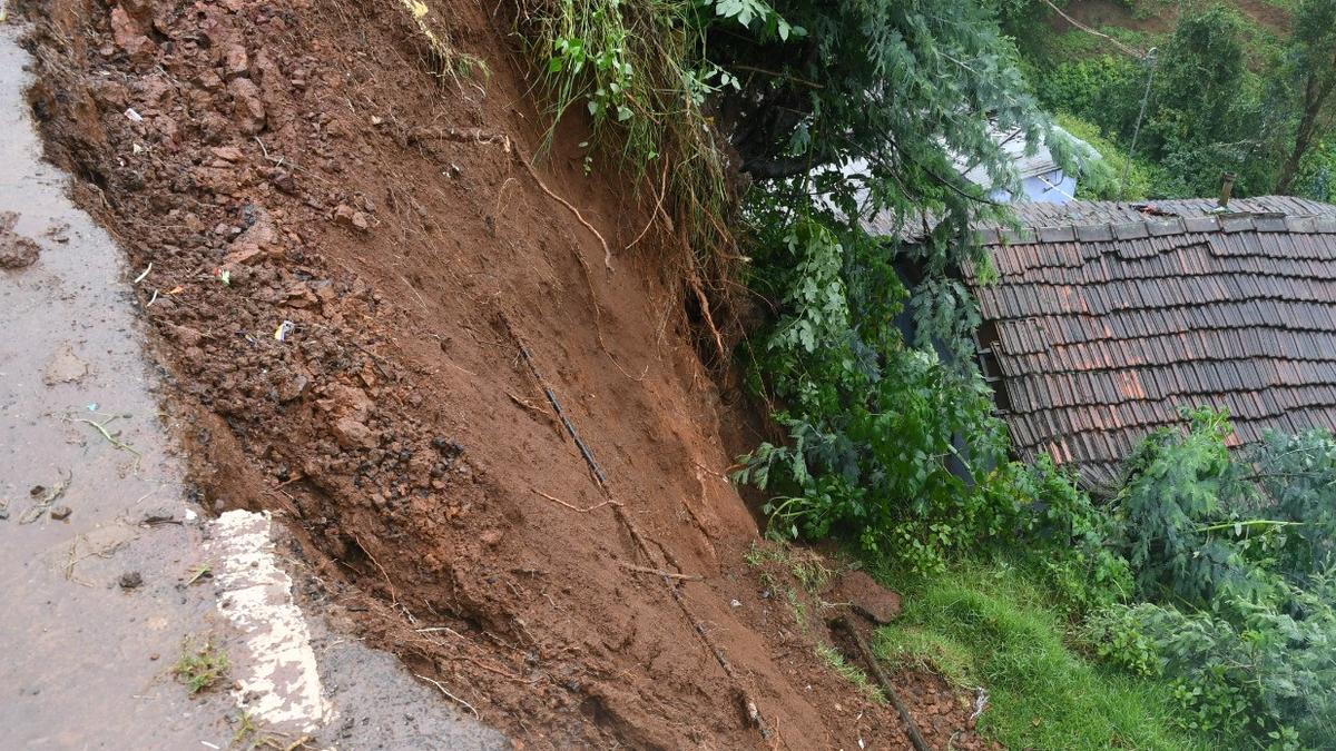 Three dead, four seriously injured in mudslide in Gurugram