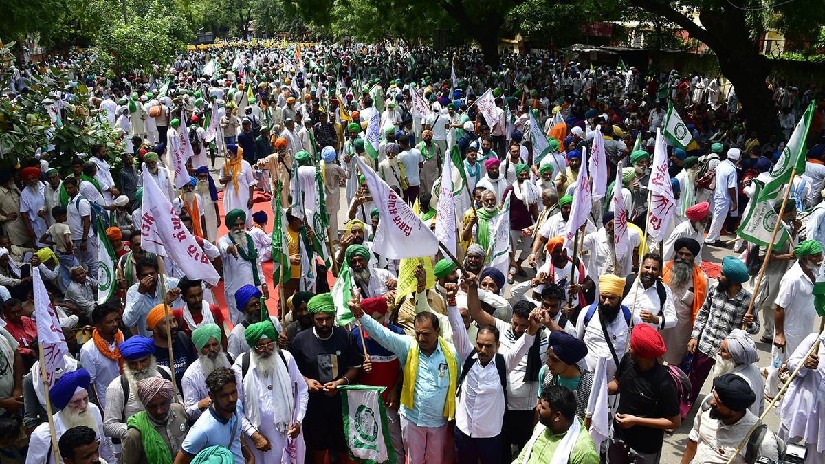 Lakhs of farmers headed to Delhi for 'kisan mahapanchayat' on March 19: Samyukt Kisan Morch