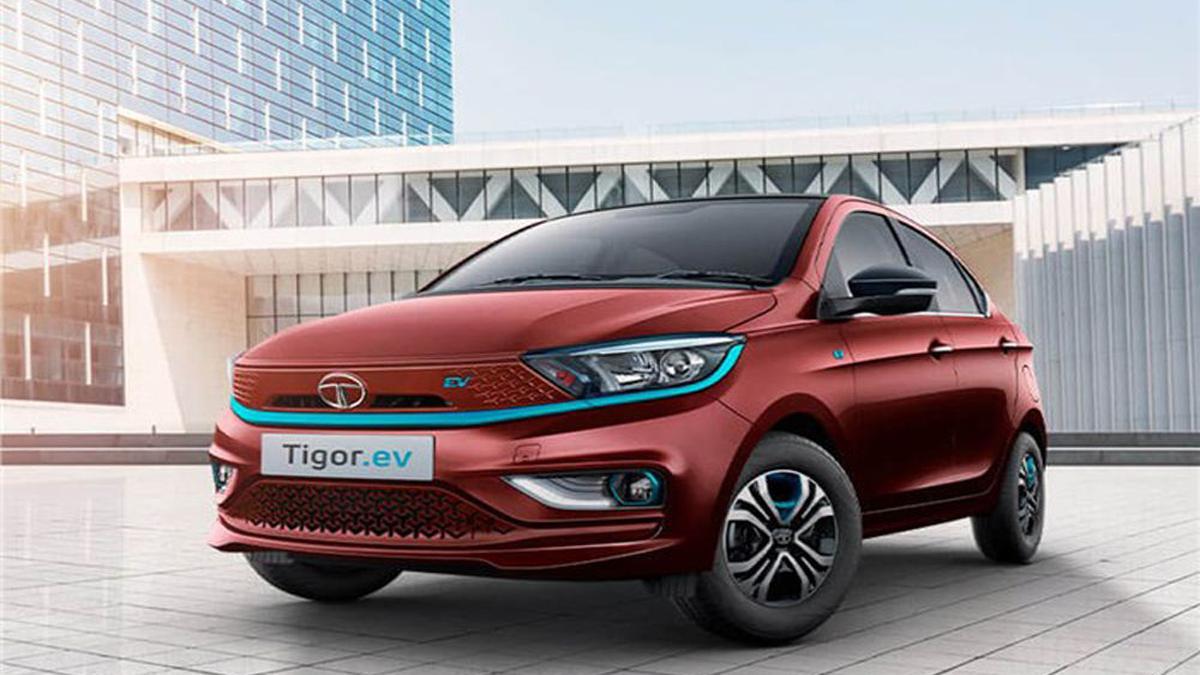 Tata Motors flags off first batch of Tigor electric cars from Sanand |  Company News - Business Standard