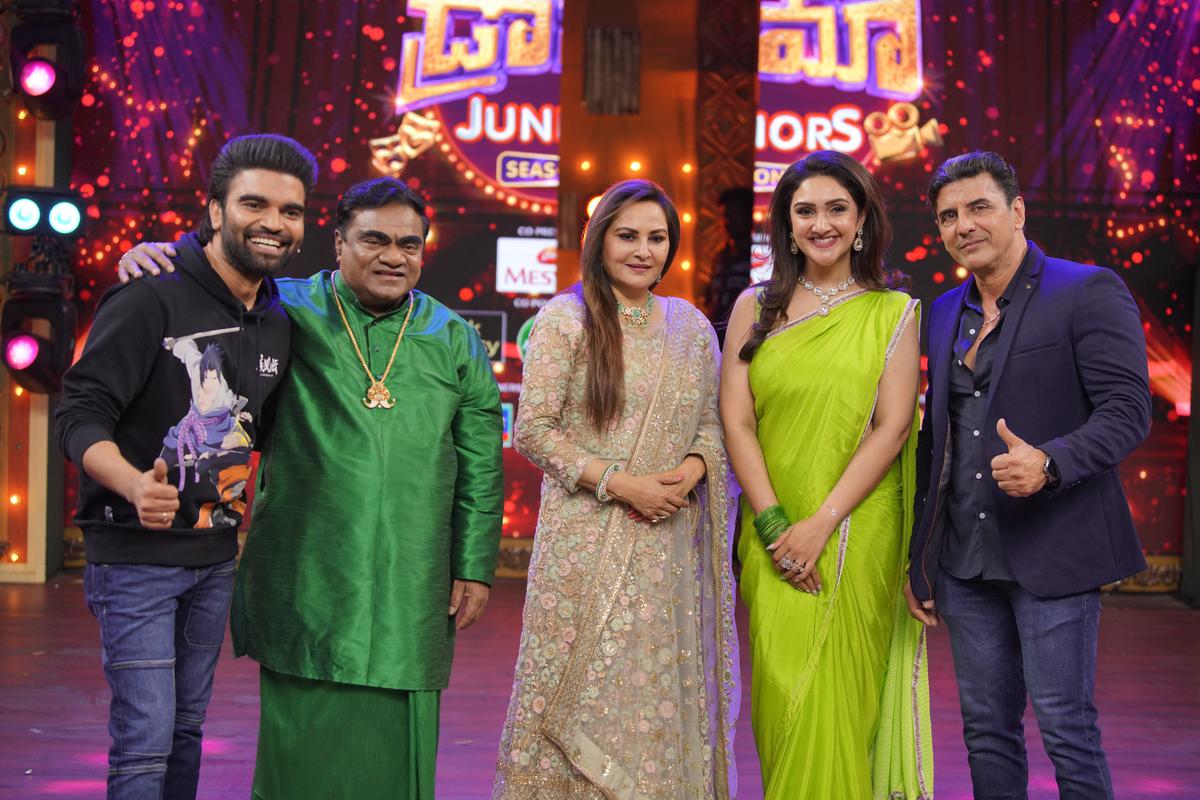 On the sets of ‘Drama Juniors Season 6’ (L to R) Host Pradeep Machiraju, Babu Mohan, Jaya Prada, Sridevi Vijaykumar and Prithveeraj