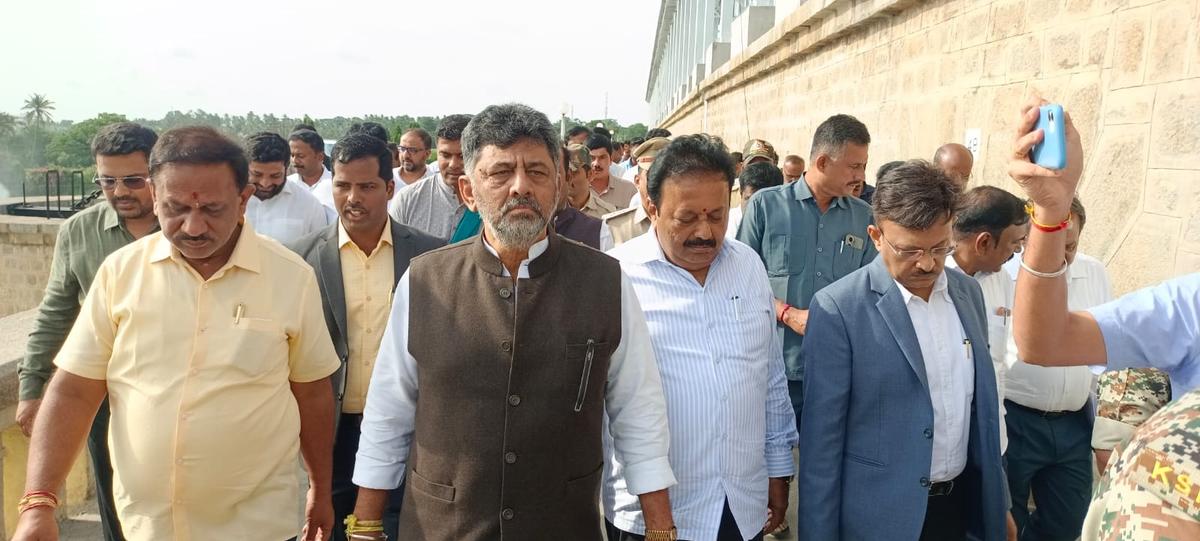 Deputy Chief Minister D.K. Shivakumar (2nd from left) visited KRS reservoir near Mysuru on July 22, 2024. He was accompanied by Agriculture Minister N. Cheluvarayaswamy (2nd from right) and Mandya Deputy Commissioner Kumar (right).