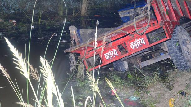 Kanpur accident | Uttar Pradesh Government asks citizens to refrain using tractor-trolley for movement