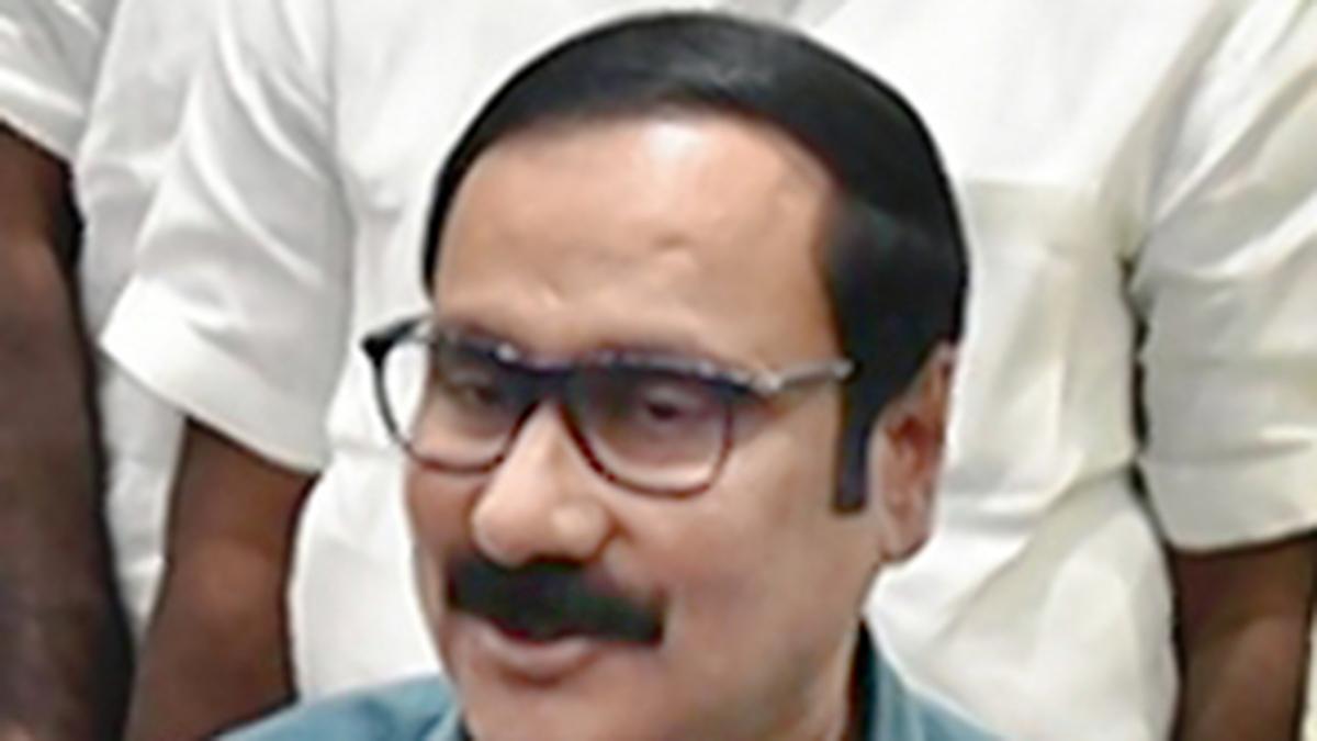 Increase D.A. by 4% as Centre has done, implement old pension scheme: Anbumani Ramadoss to T.N.