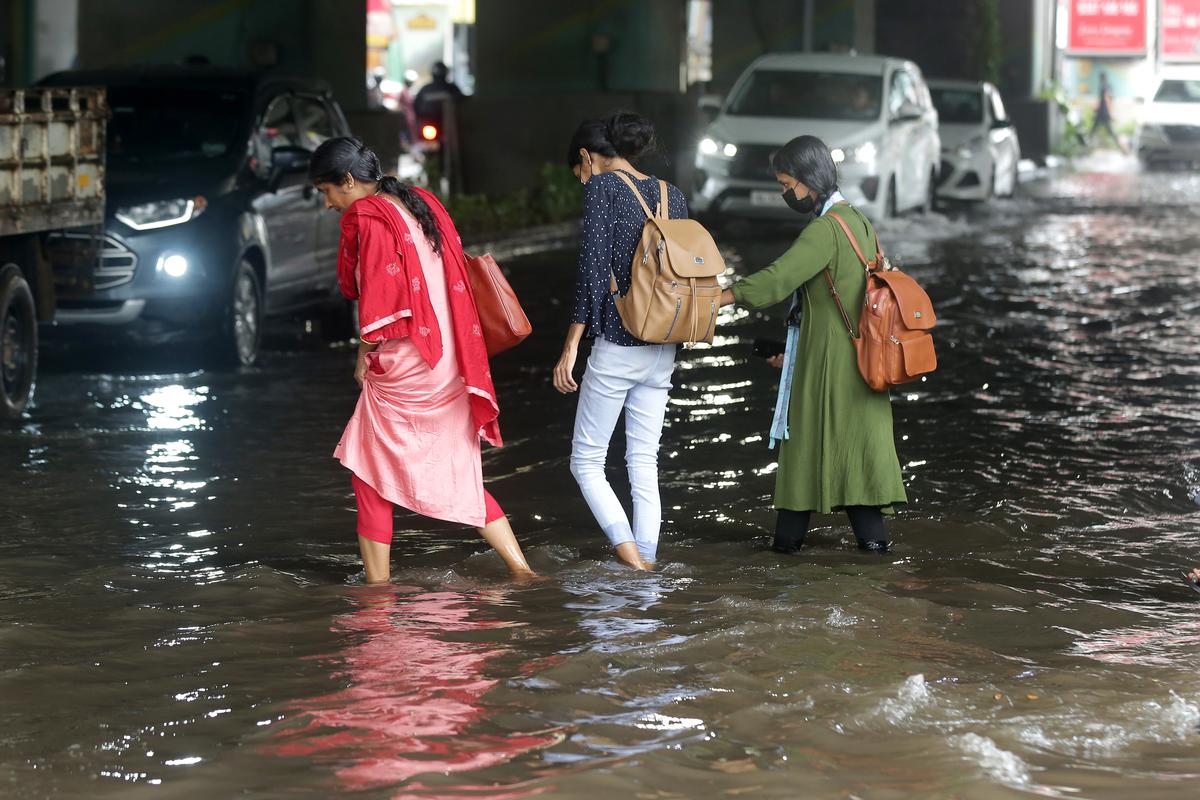 Sudden downpour inundates arterial roads in Kochi