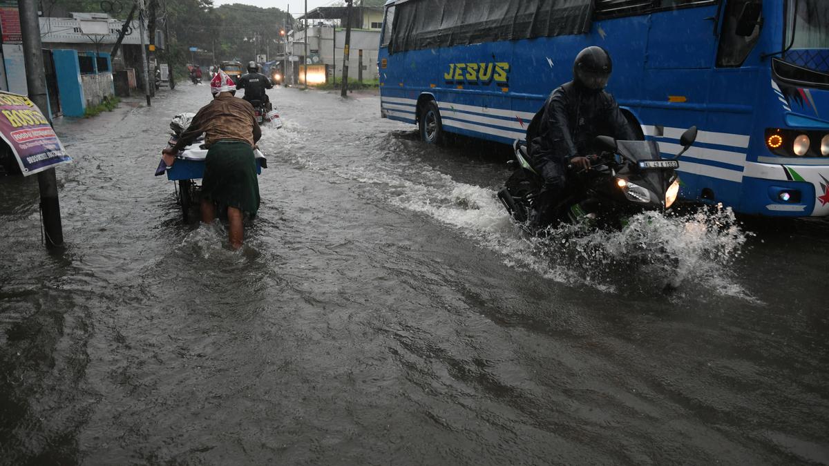 Heavy Rains Lash North And Central Kerala, IMD Issues Orange Alert In ...