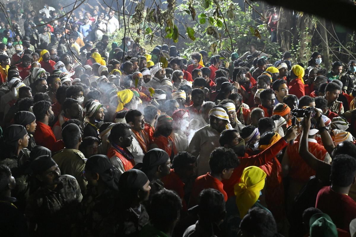 Koya priests, led by Kokkera Krishnaiah, bringing the presiding deity Sammakka in the form of casket of vermillion from Chilakalagutta near Medaram on Thursday. Koya priests, led by Kokkera Krishnaiah, bringing the presiding deity Sammakka in the form of casket of vermillion from Chilakalagutta near Medaram on Thursday.