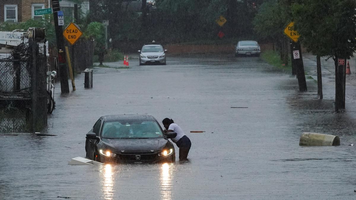 New York flooded by heavy rains, subway partly paralysed