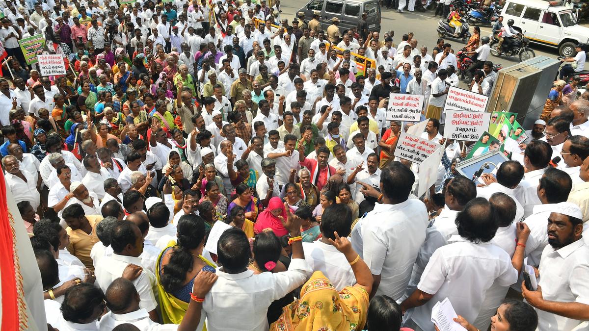 AIADMK stages demonstrations in Salem, Namakkal, Dharmapuri, and Krishnagiri