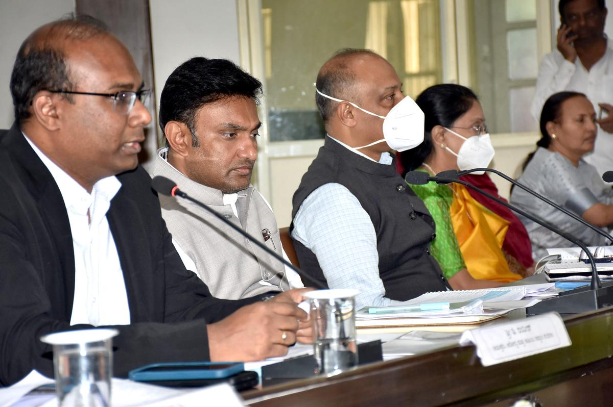 Omicron sub-variant detected in Maharashtra, guidelines issued to border districts in Karnataka