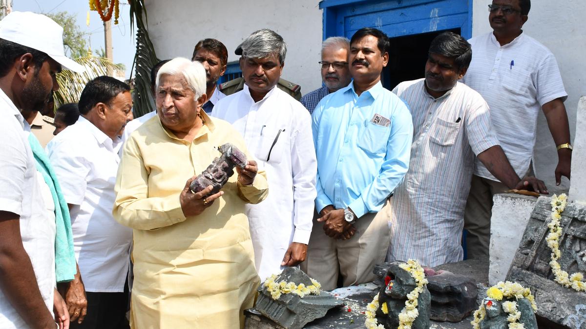 Lakkundi’s ancient relics get a new lease of life as Tourism Minister and officials take up door-to-door visit to collect them for restoration