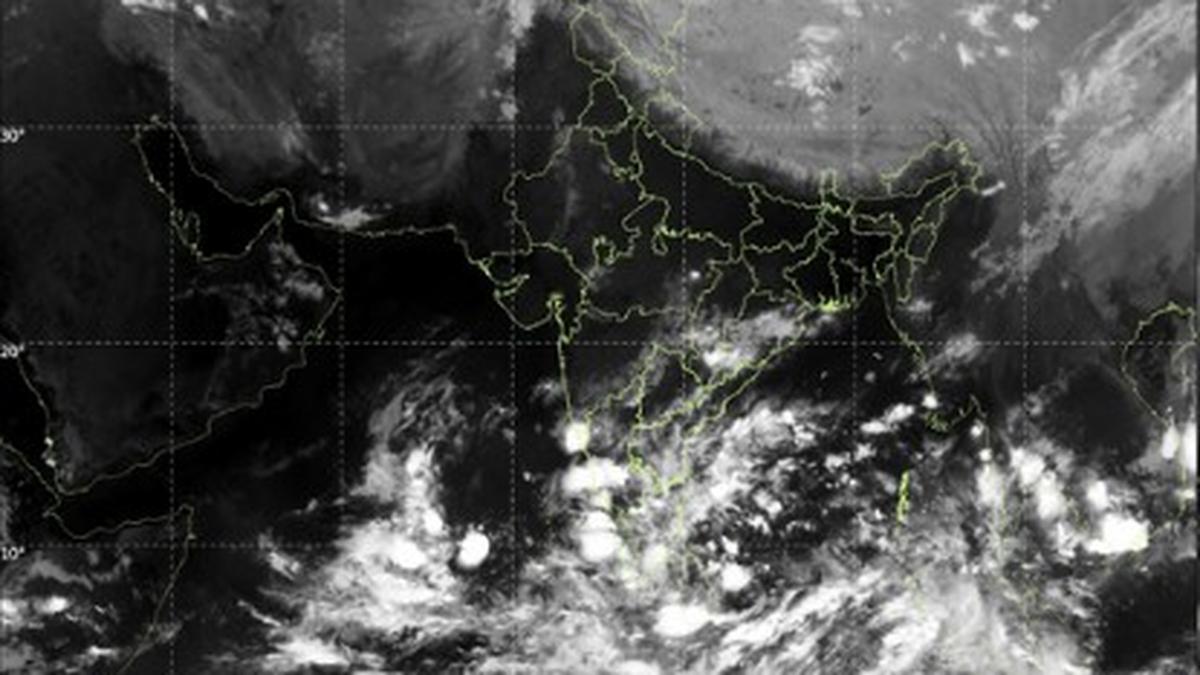 बंगाल की खाड़ी के ऊपर बन रहा कम दबाव, ओडिशा में अगले तीन दिनों तक होगी बारिश: आईएमडी बंगाल की खाड़ी के ऊपर बन रहा कम दबाव, ओडिशा में अगले तीन दिनों तक होगी बारिश: आईएमडी