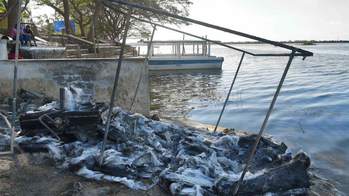 Unidentified persons set fire to three boats at boat house