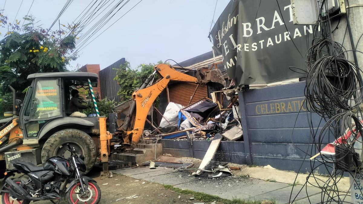 Guntur Municipal Corporation cracks down on unauthorised constructions