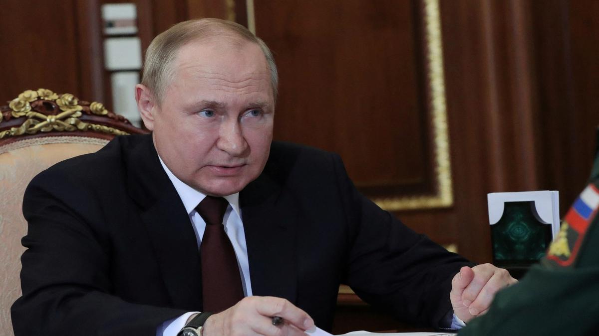 Putin expands fast-track Russian citizenship to all Ukrainians