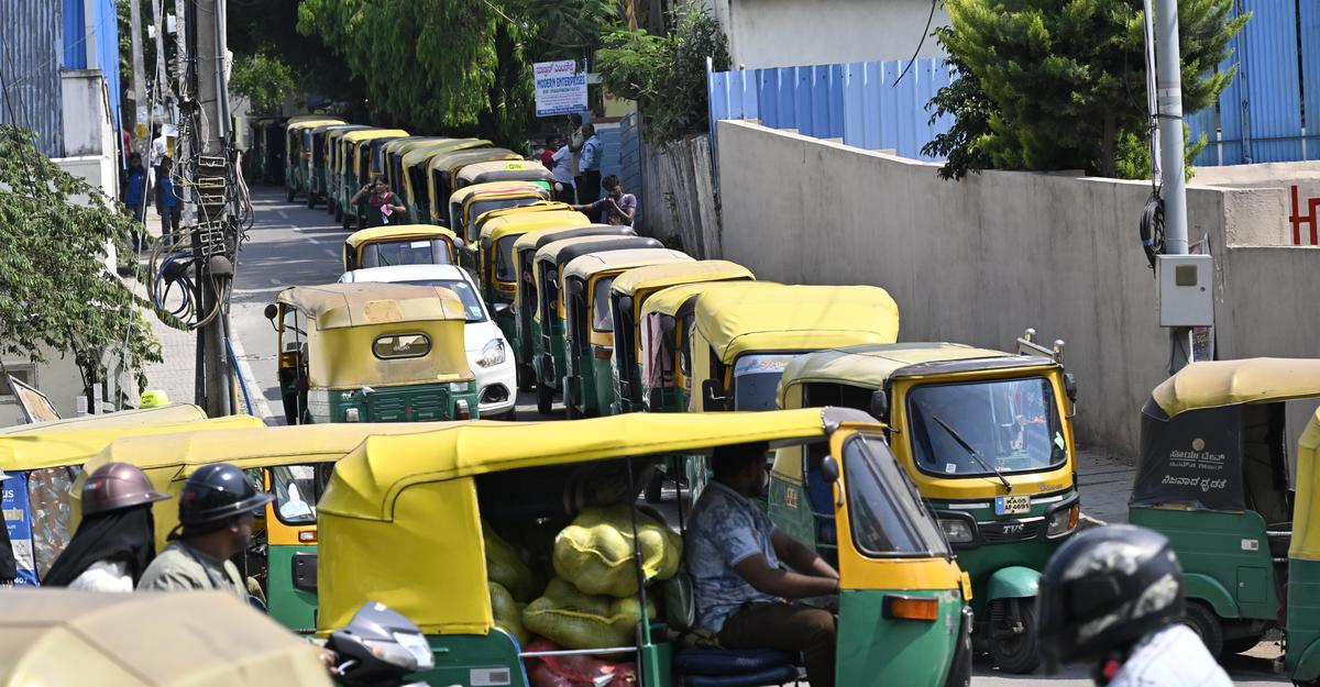 thehindu.com - The Hindu Bureau - Lay siege to PM's residence, says CM after auto drivers set deadline over LPG shortage issue