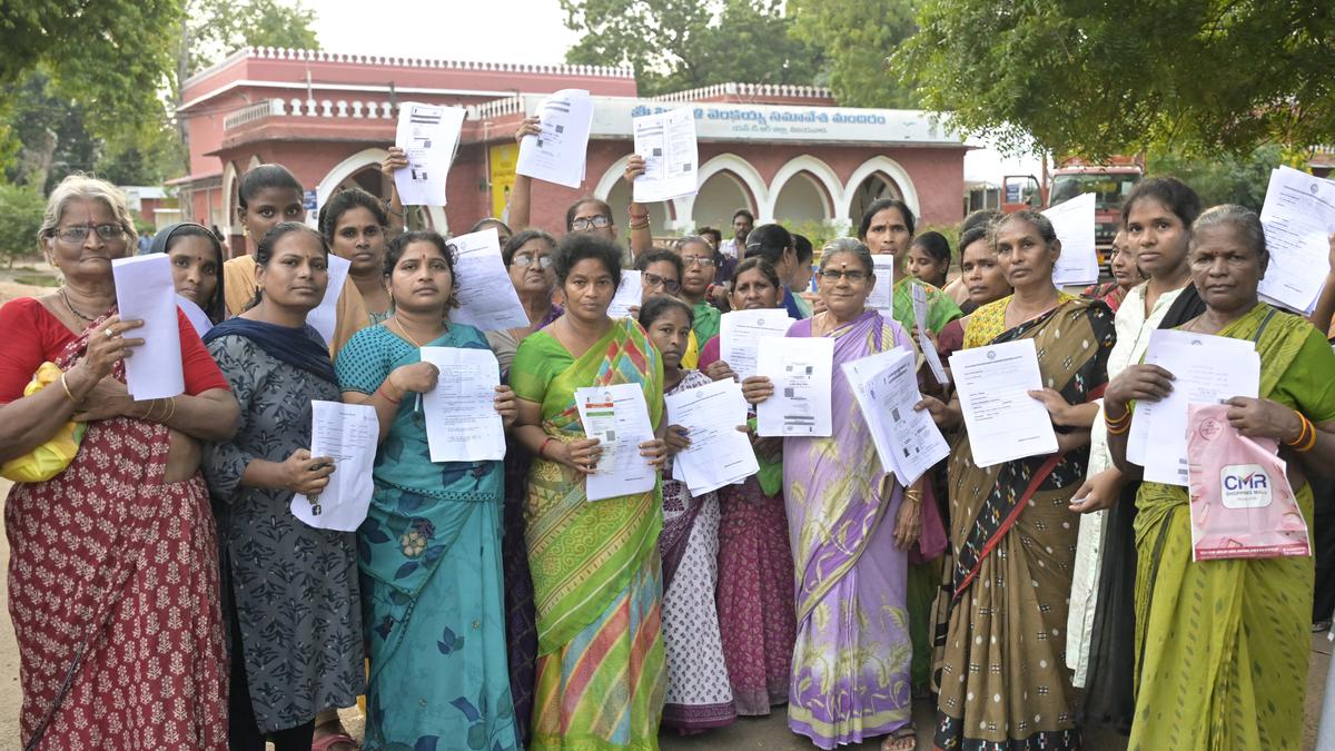 People continue to visit Collectorate to submit applications for flood compensation