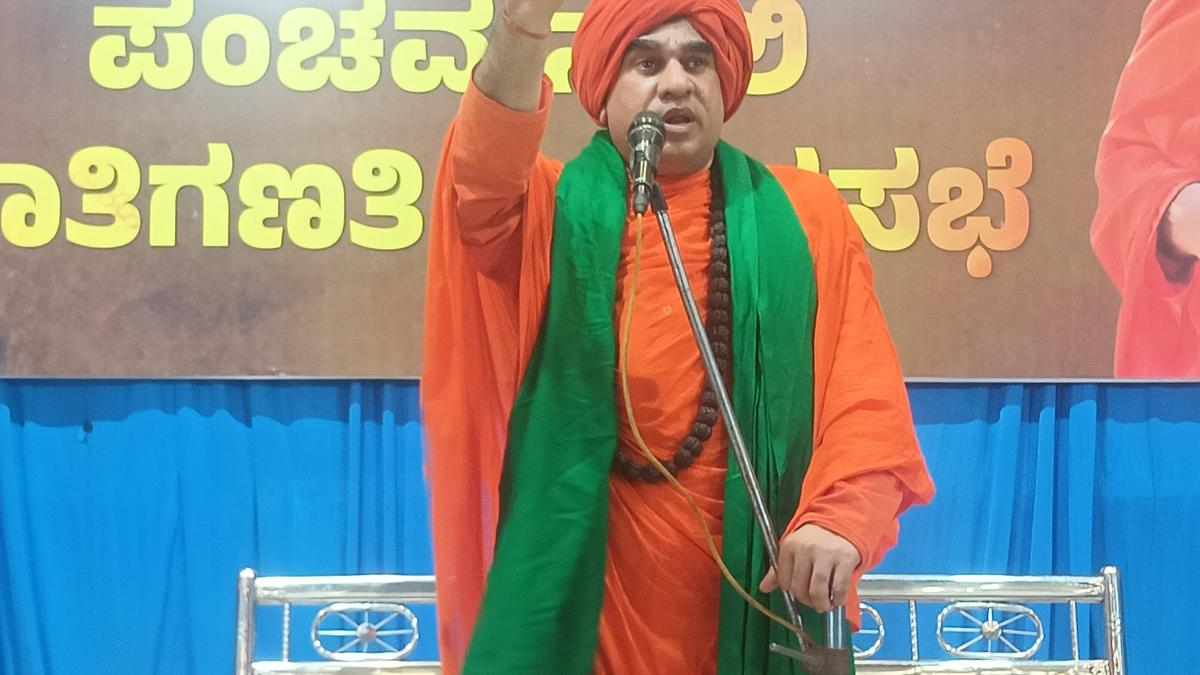 Seer refuses to quit Panchamasali Peetha saying trust has no authority to oust him