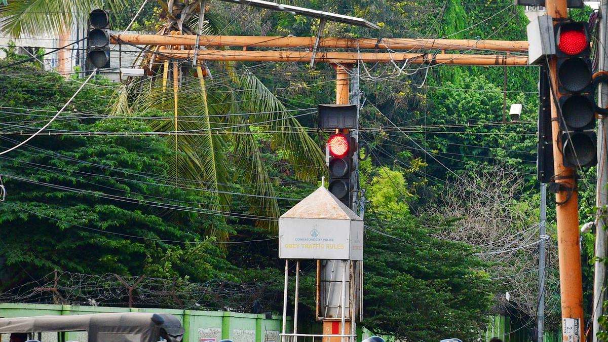 Traffic signals in Coimbatore city blink at the mercy of Tangedco