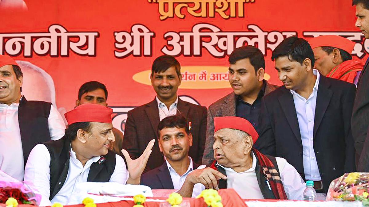 Mulayam seeks votes for son, Shah takes dig citing his age