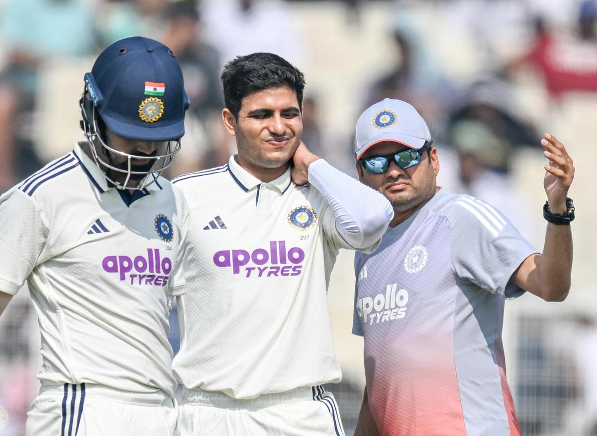 Shubman Gill Ruled Out of First Test’s Fourth Innings Due to Neck Spasm; Under Hospital Observation