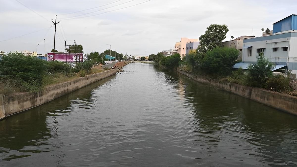 Pedestrian bridges to come up on the banks of Uyyakondan canal