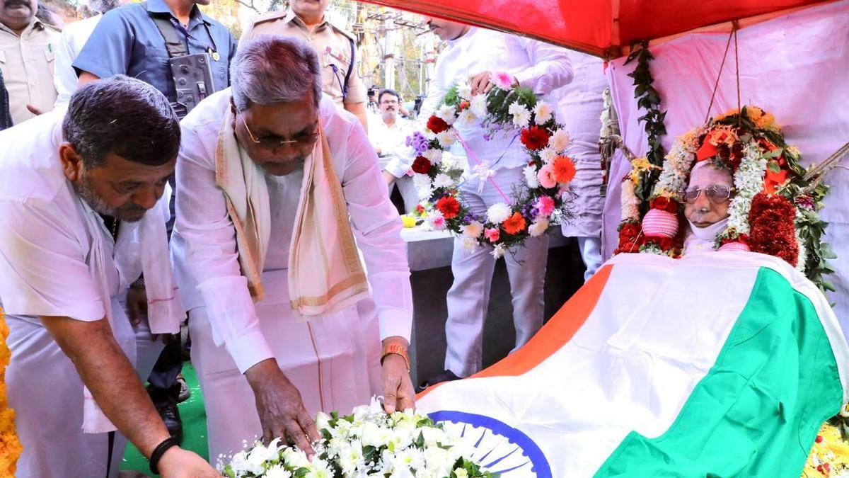 Veteran leader Shamanur Shivashankarappa laid to rest with state honours