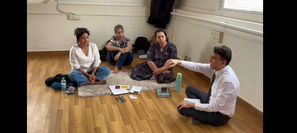 Dr. Prashanth Nagaraj interacting with dancers during the workshop Dr. Prashanth Nagaraj interacting with dancers during the workshop