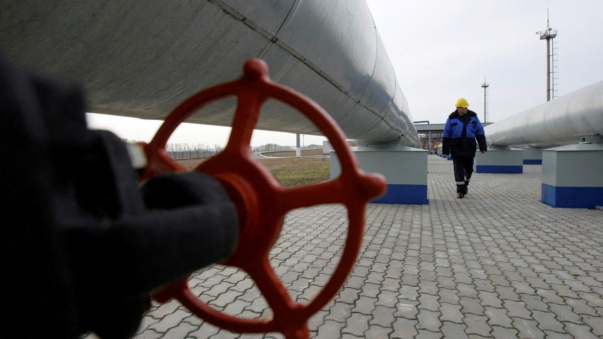 Russian pipeline gas exports to Europe down 2% in August, calculations show