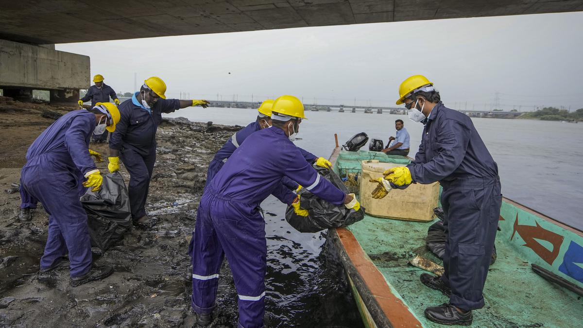 Oil spill in Ennore Creek | CPCL expects to finish cleaning of water in three days