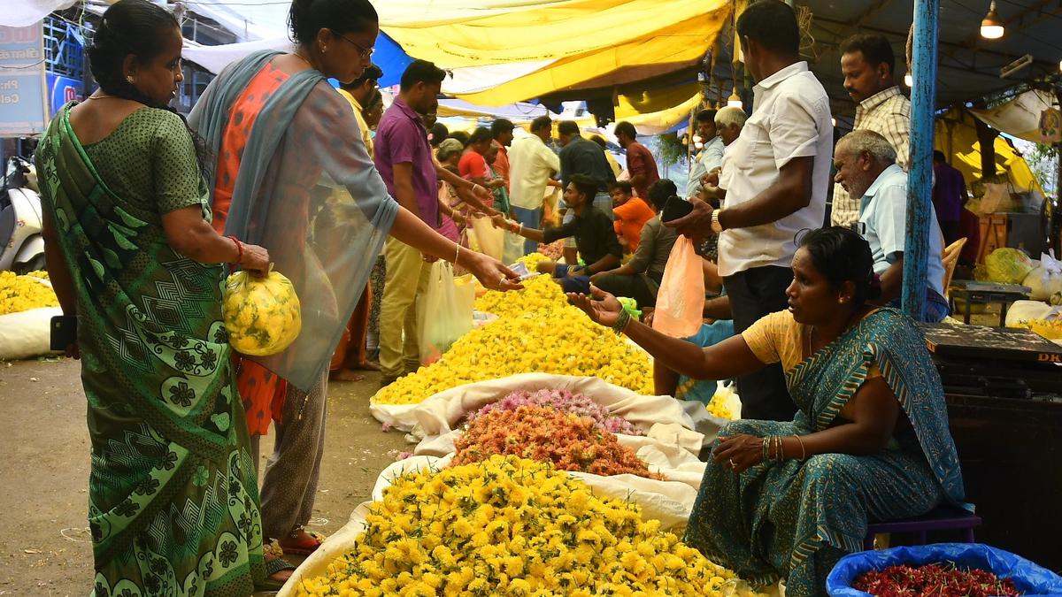 With photo/Six months passed, and flower shops yet to operate in VOC Market