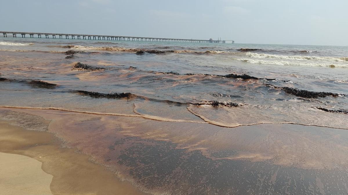 Crack in underwater pipeline causes oil spill in sea off Nagapattinam