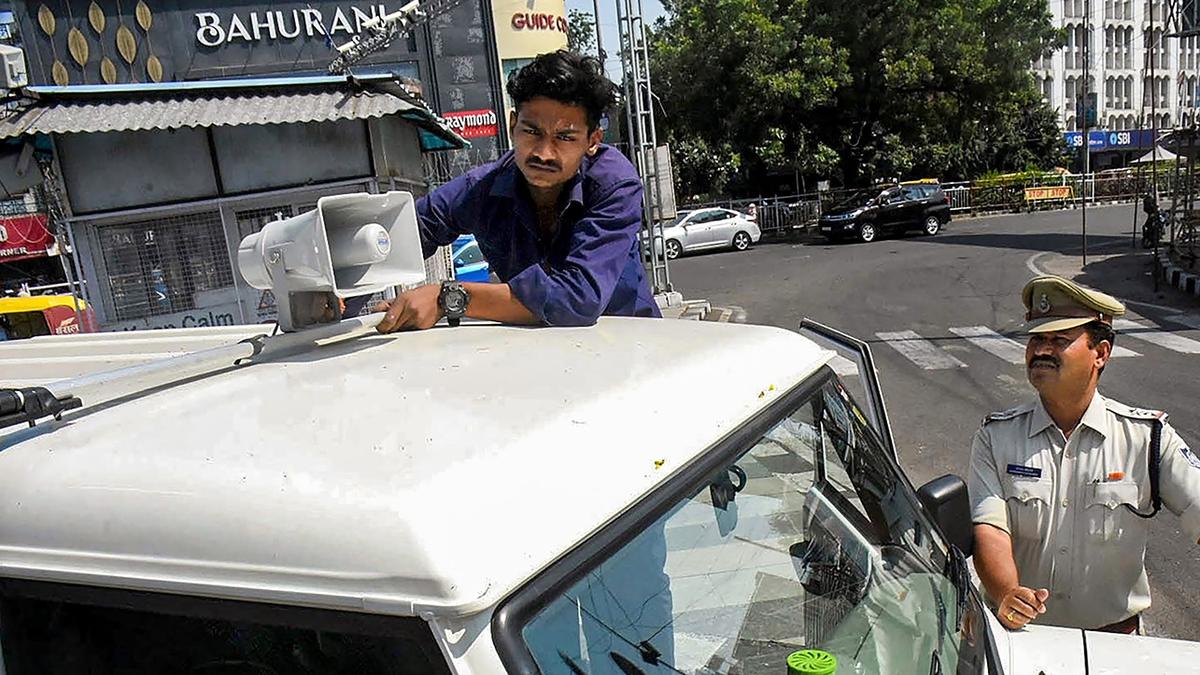 Karnataka police chief restricts use of siren by VIP escort vehicles
