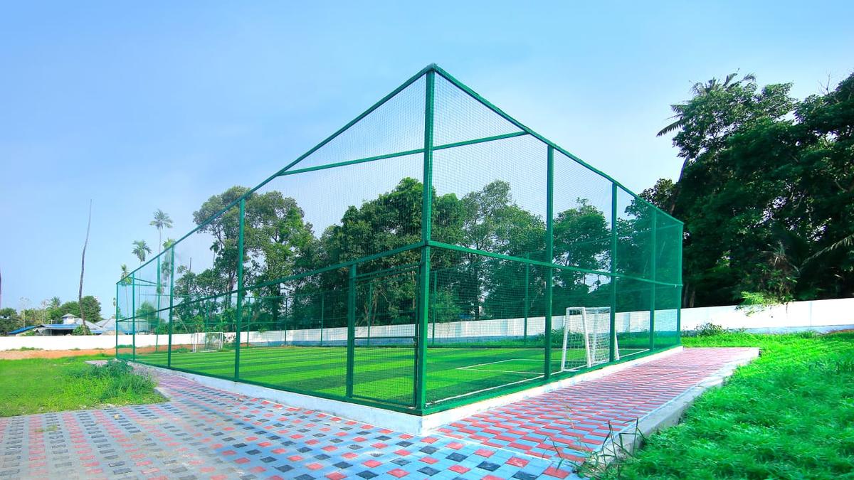 Eloor municipality sets up artificial turf thumbnail