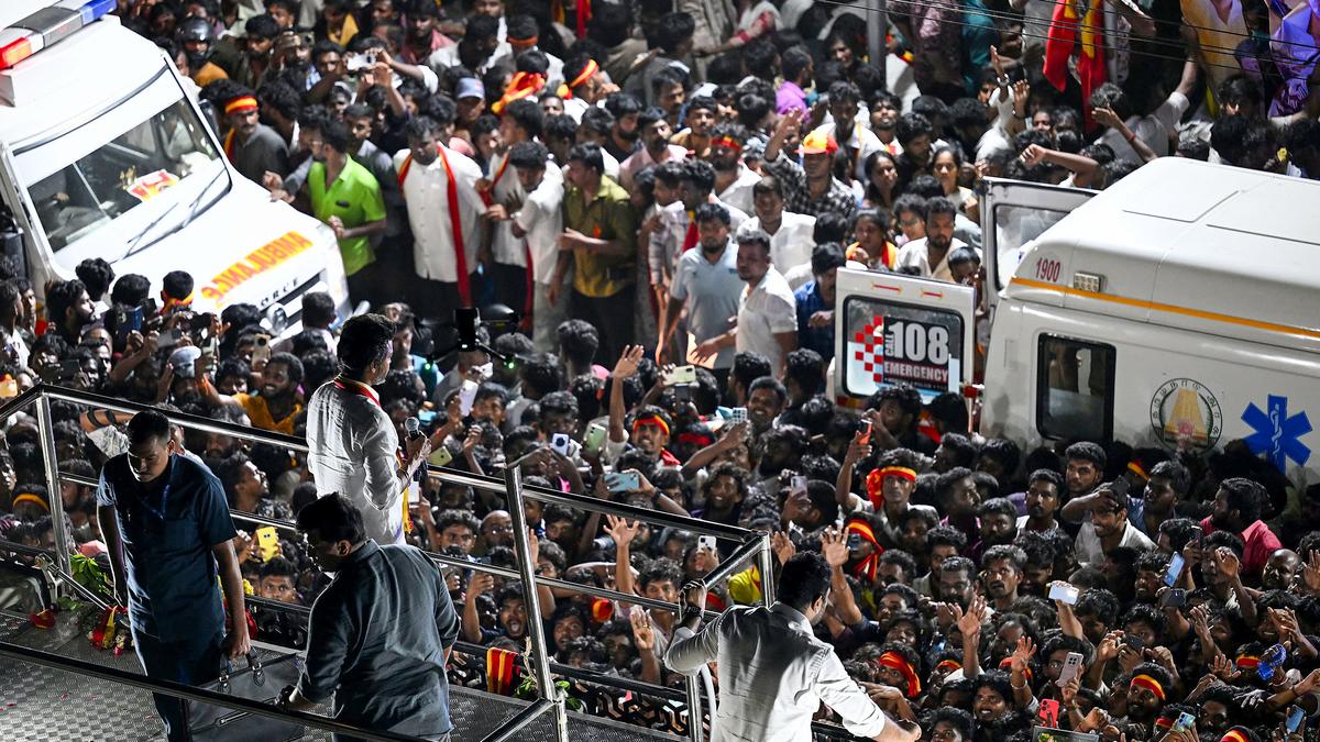Karur stampede: हादसा या साजिश? तमिलनाडु की सियासत में भूचाल !!