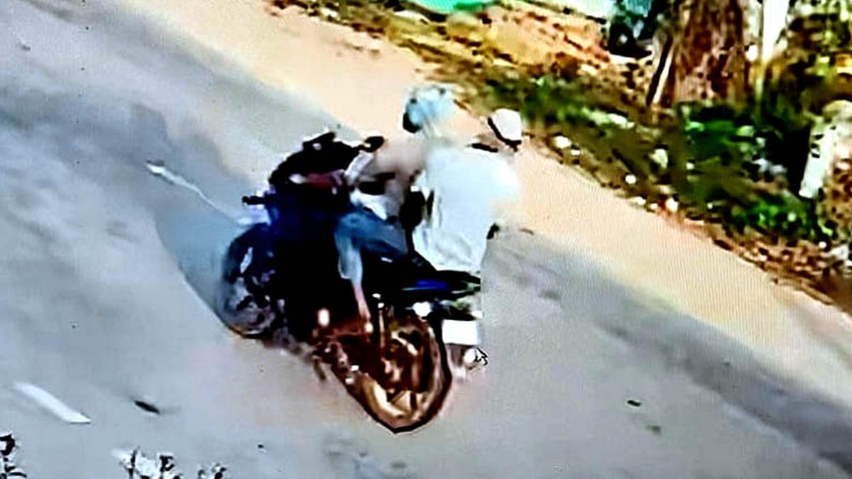 Bike-borne armed men snatch gold chains from homemakers at Girinagar in Bengaluru