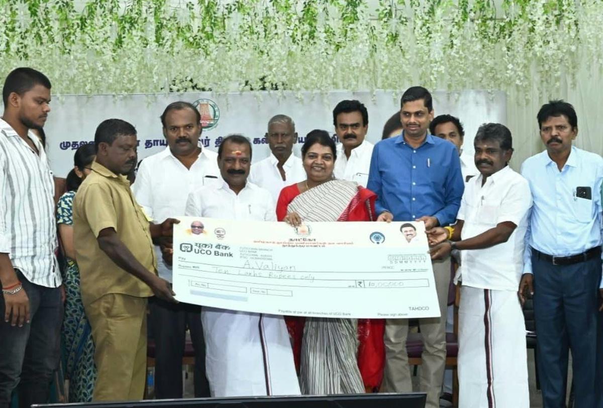 Social Welfare Minister P. Geetha Jeevan and  District Collector K. Elambahavath hand over  welfare assistance to a beneficiary in Thoothukudi on Saturday. 