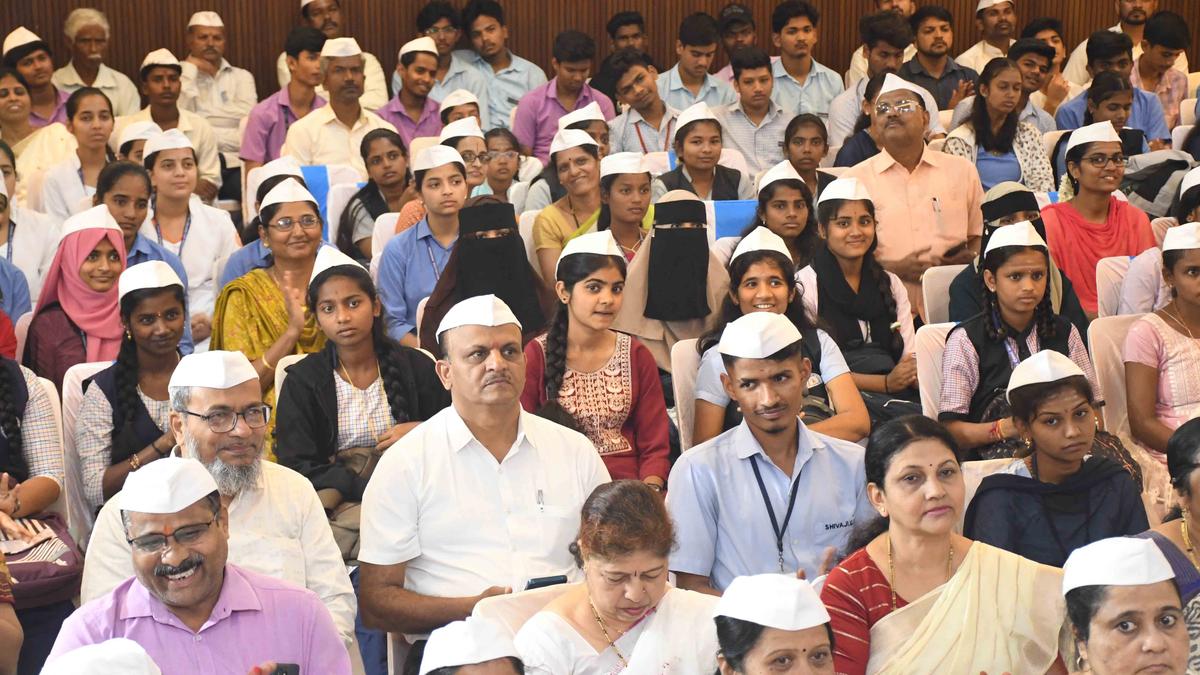 Rich tributes paid to Gandhi, Shastri on their birth anniversaries